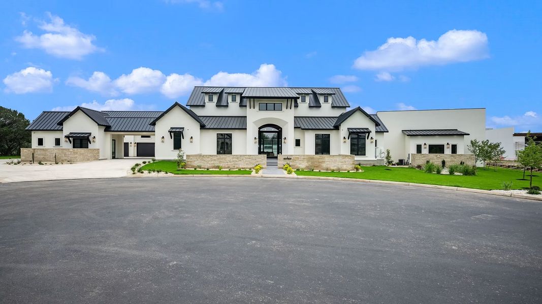 A showcase of a new construction home by Arantza Homes, highlighting their design and quality (Image 7). A showcase of a new construction home by Arantza Homes, highlighting their design and quality (Image 7).