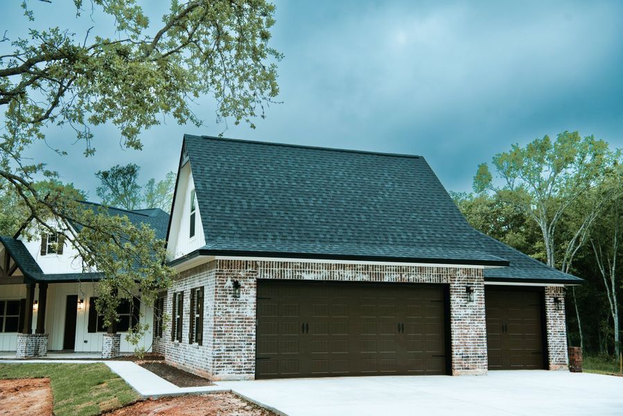 A showcase of a new construction home by Heritage Custom Home, highlighting their design and quality (Image 25).