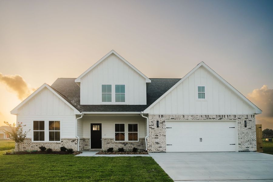 A showcase of a new construction home by Heritage Custom Home, highlighting their design and quality (Image 17).