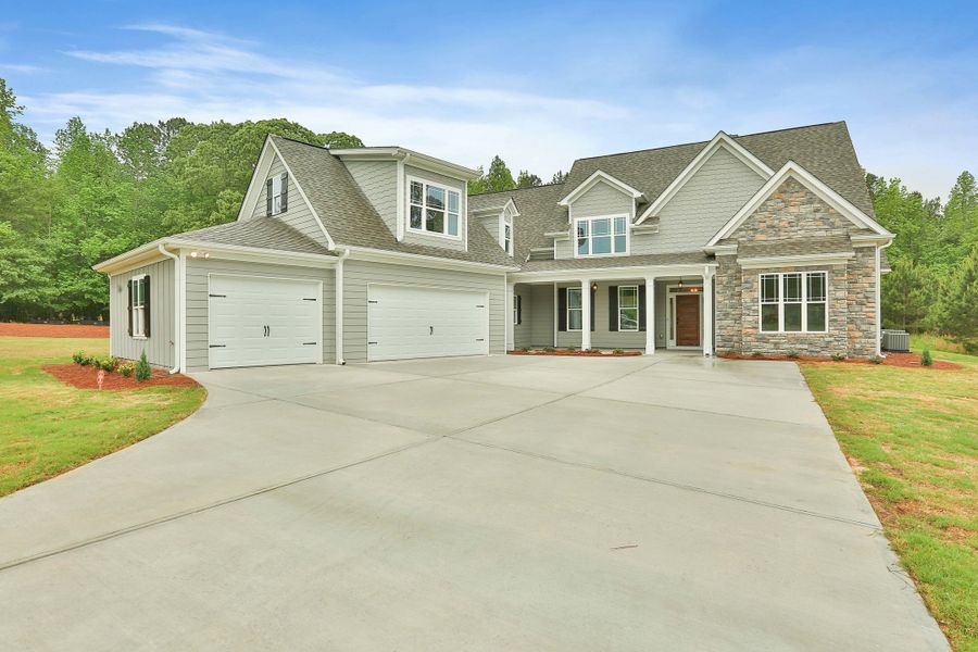 A showcase of a new construction home by Dustin Shaw Homes, highlighting their design and quality (Image 13).