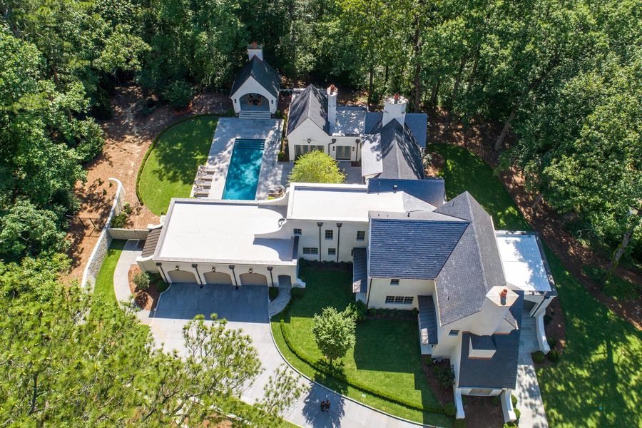 A showcase of a new construction home by Longo Custom Builders, highlighting their design and quality (Image 4).