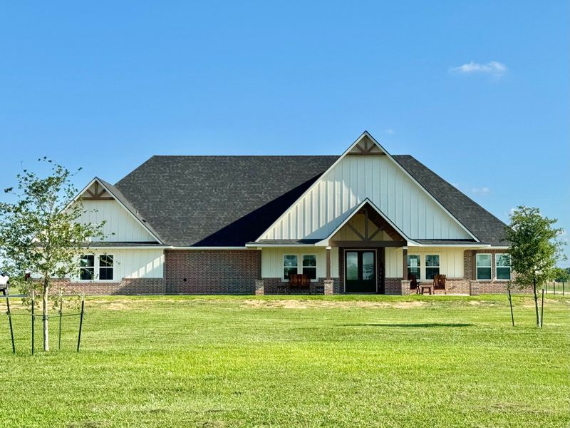 A showcase of a new construction home by Heritage Custom Home, highlighting their design and quality (Image 19).