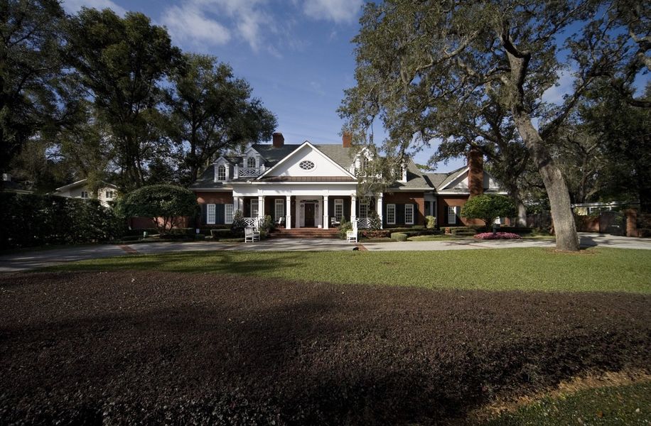 A showcase of a new construction home by Maroon Fine Homes, highlighting their design and quality (Image 8). A showcase of a new construction home by Maroon Fine Homes, highlighting their design and quality (Image 8).