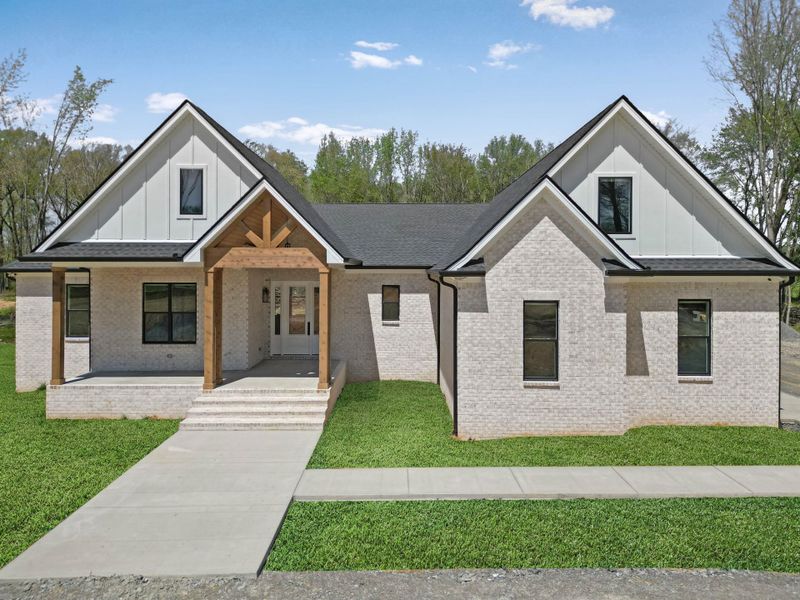 A showcase of a new construction home by Norfleet Builders, highlighting their design and quality (Image 11).