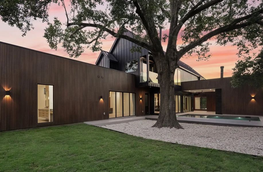 A showcase of a new construction home by Echo Custom Homes, highlighting their design and quality (Image 9). A showcase of a new construction home by Echo Custom Homes, highlighting their design and quality (Image 9).