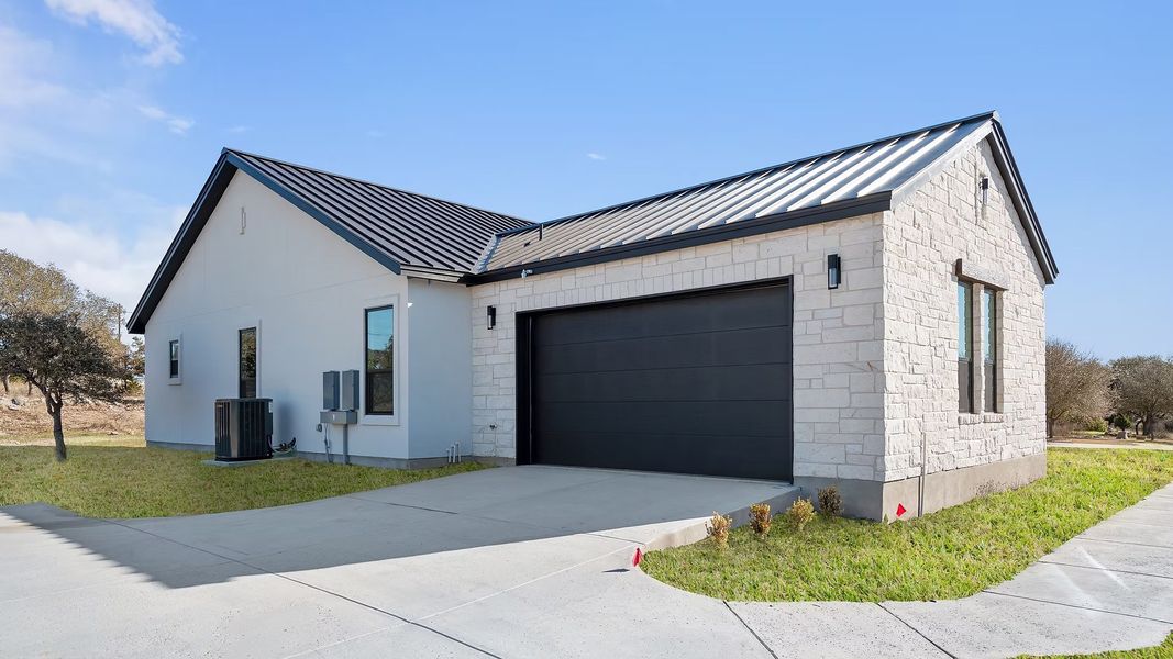 A showcase of a new construction home by Arantza Homes, highlighting their design and quality (Image 9). A showcase of a new construction home by Arantza Homes, highlighting their design and quality (Image 9).