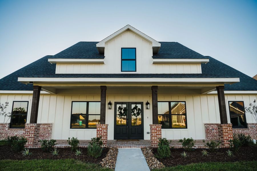 A showcase of a new construction home by Heritage Custom Home, highlighting their design and quality (Image 7).