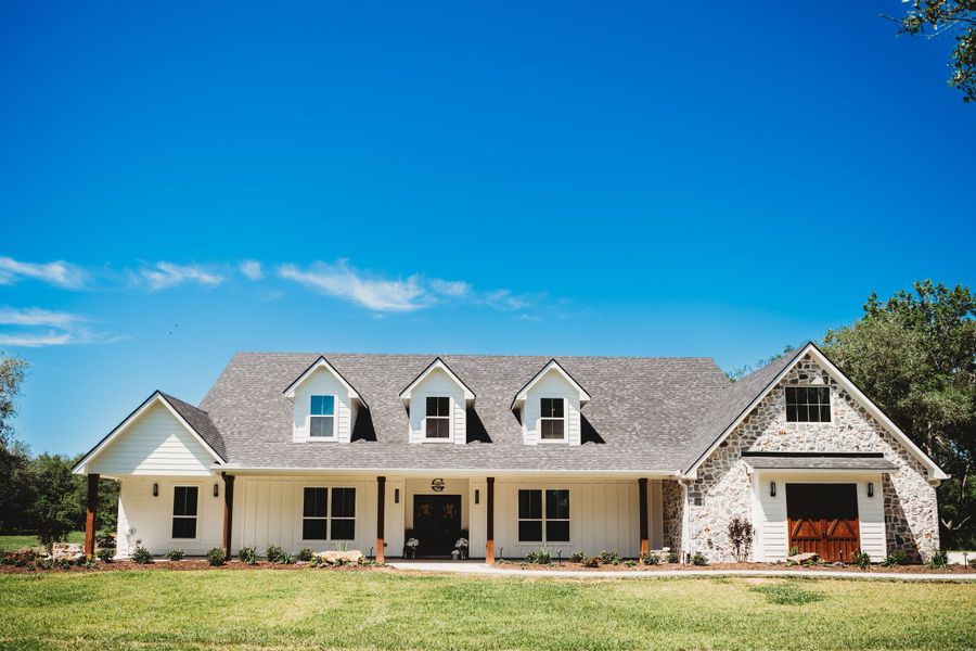 A showcase of a new construction home by Heritage Custom Home, highlighting their design and quality (Image 23).