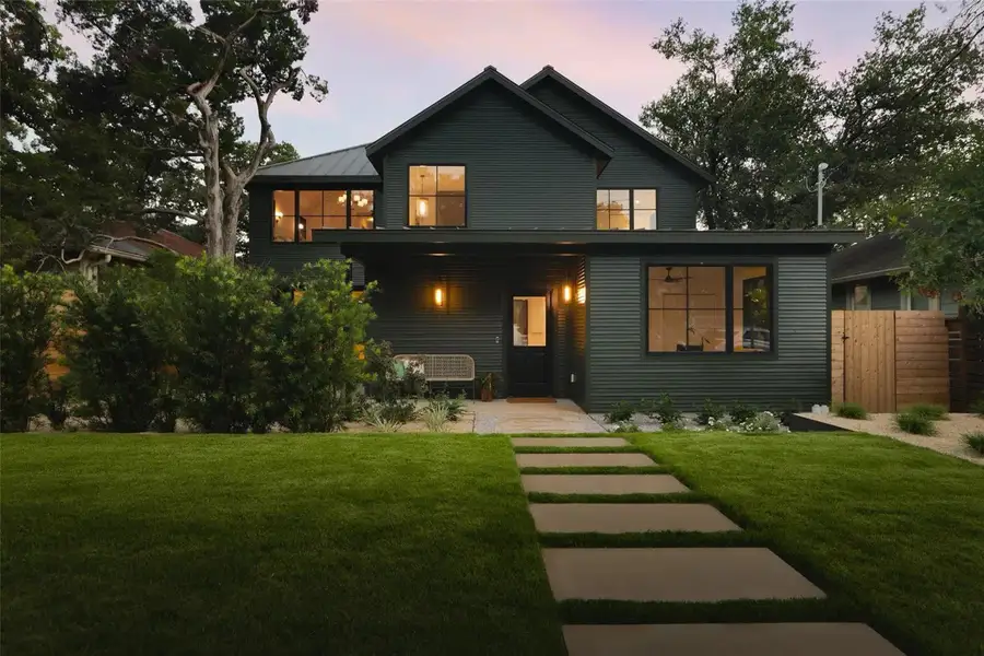 A showcase of a new construction home by Cobb Development, highlighting their design and quality (Image 3). A showcase of a new construction home by Cobb Development, highlighting their design and quality (Image 3).