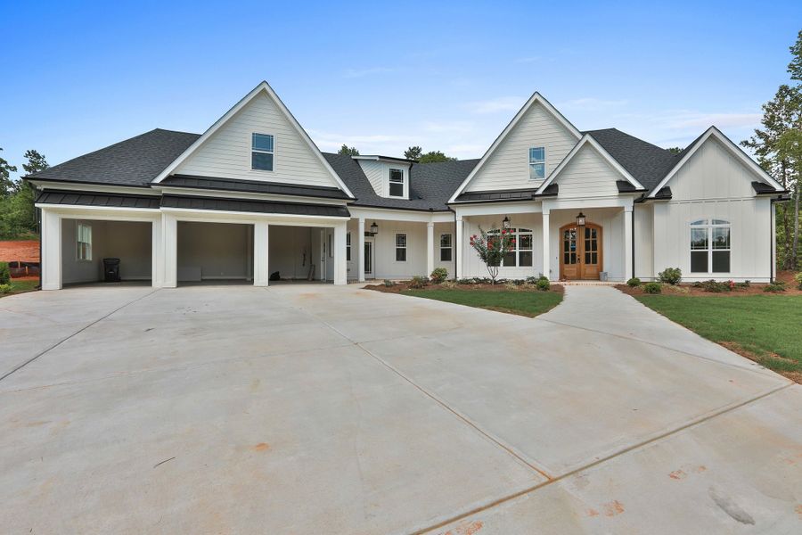 A showcase of a new construction home by Dustin Shaw Homes, highlighting their design and quality (Image 22).