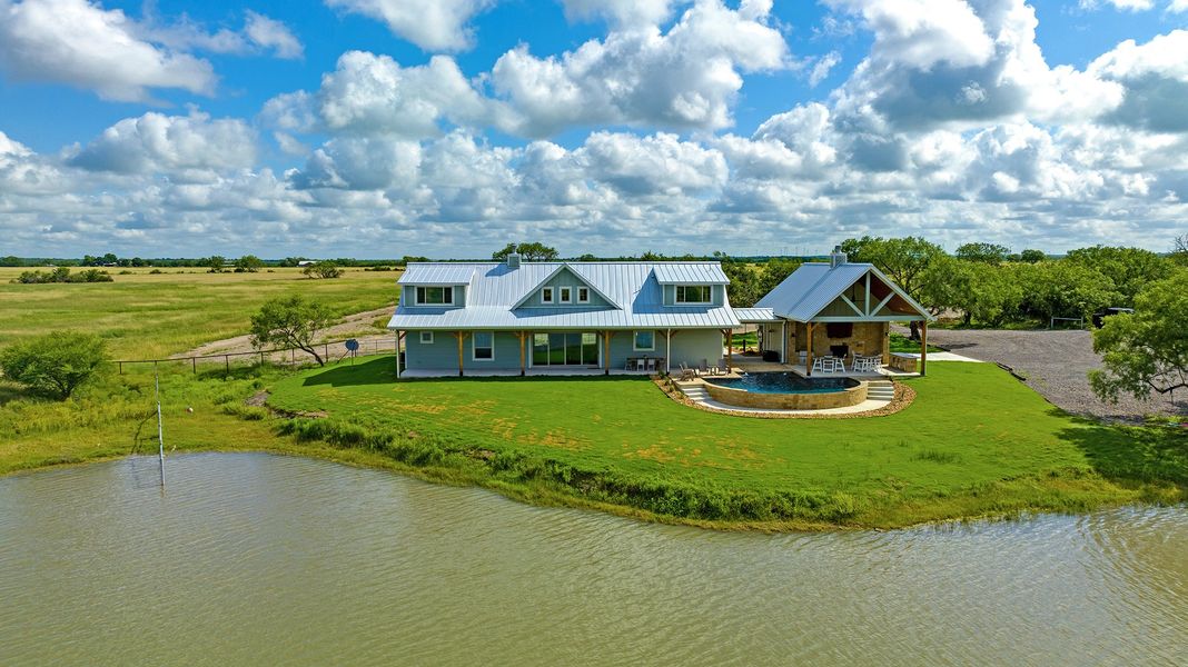 A showcase of a new construction home by JLP BUILDERS, highlighting their design and quality (Image 7).