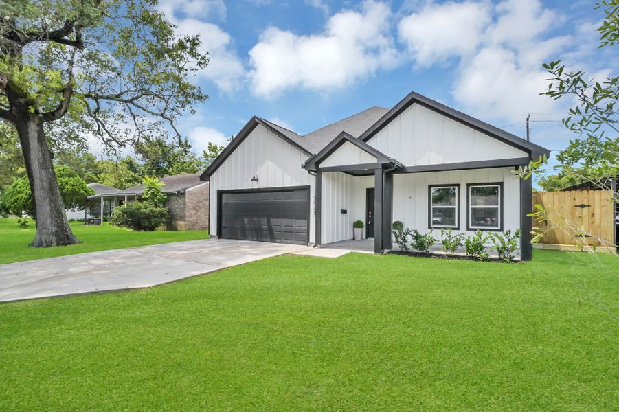 A showcase of a new construction home by Cole Klein Builders, highlighting their design and quality (Image 2). A showcase of a new construction home by Cole Klein Builders, highlighting their design and quality (Image 2).