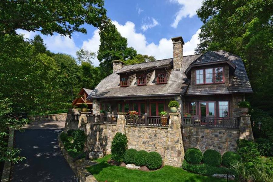 A showcase of a new construction home by Boone Construction Company, highlighting their design and quality (Image 3). A showcase of a new construction home by Boone Construction Company, highlighting their design and quality (Image 3).