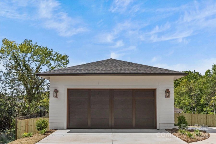 A showcase of a new construction home by Forté Builders, highlighting their design and quality (Image 3).