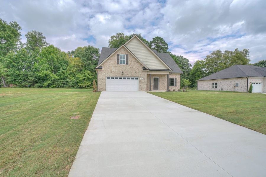 A showcase of a new construction home by Harney Homes, highlighting their design and quality (Image 9).