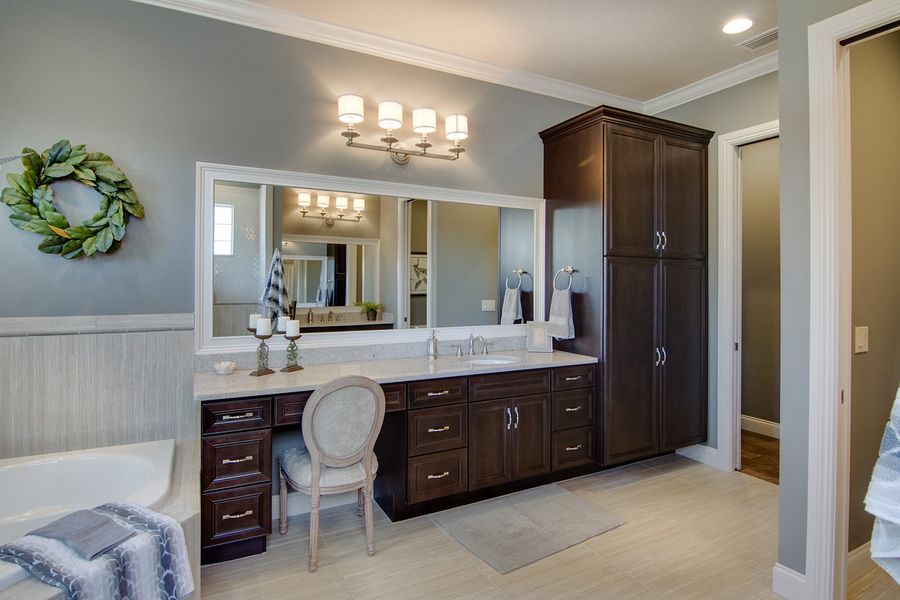 A showcase of a new construction home by Ernie White Construction, highlighting their design and quality (Image 17).