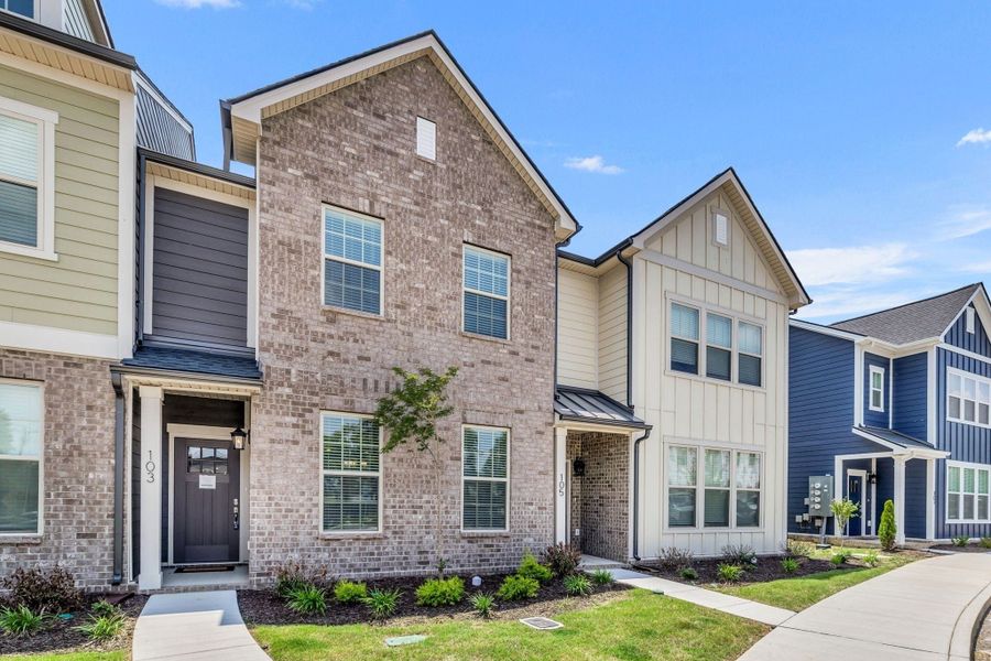 A showcase of a new construction home by Horizon Construction and Development, highlighting their design and quality (Image 3).