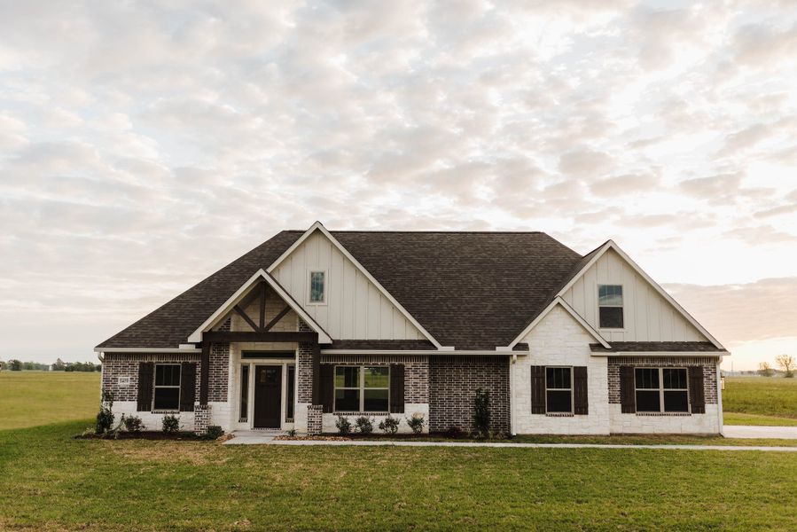 A showcase of a new construction home by Heritage Custom Home, highlighting their design and quality (Image 14).