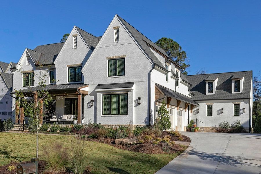 A showcase of a new construction home by Cresthaven, highlighting their design and quality (Image 3).