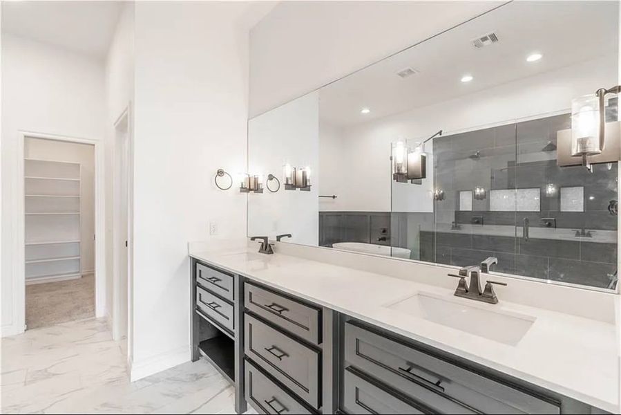 A showcase of a new construction home by Vintage Custom Homes, highlighting their design and quality (Image 2). A showcase of a new construction home by Vintage Custom Homes, highlighting their design and quality (Image 2).