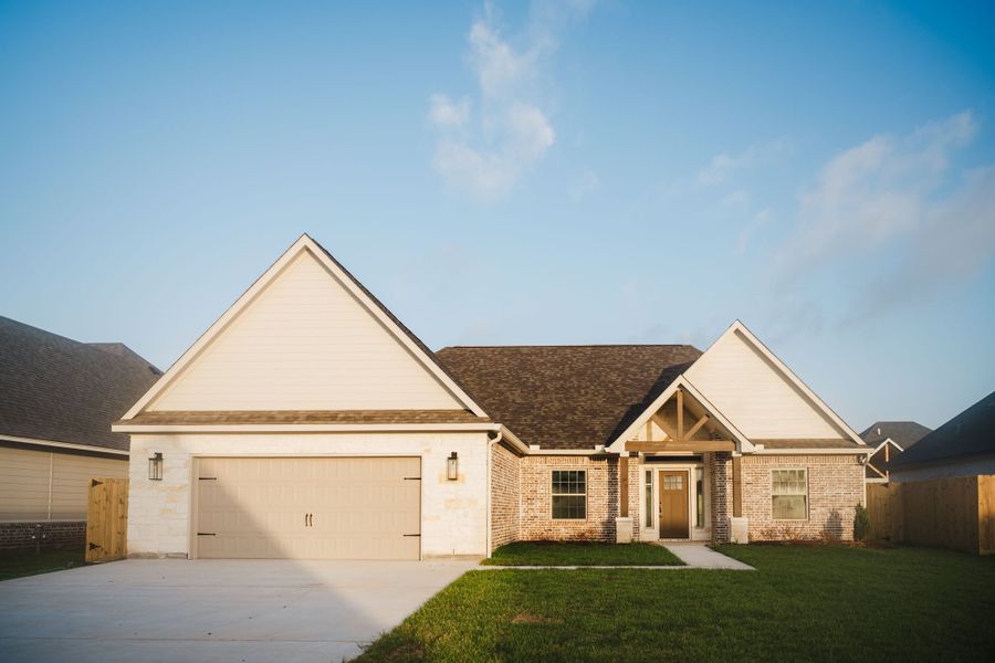 A showcase of a new construction home by Heritage Custom Home, highlighting their design and quality (Image 22).