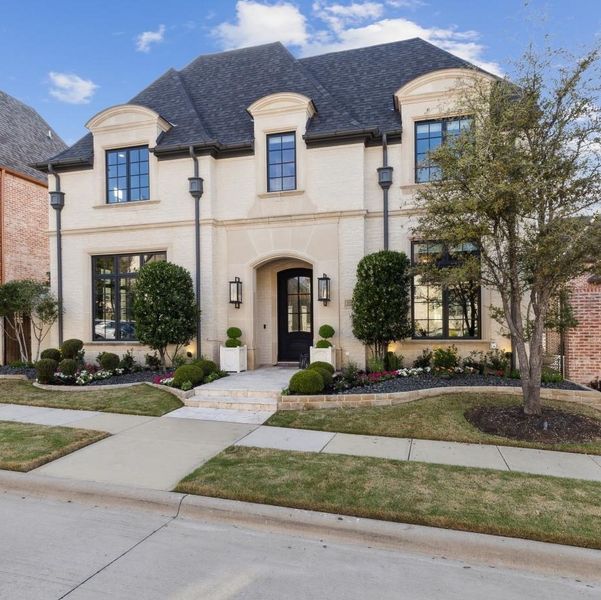 A showcase of a new construction home by Starside Custom Builders, highlighting their design and quality (Image 4).