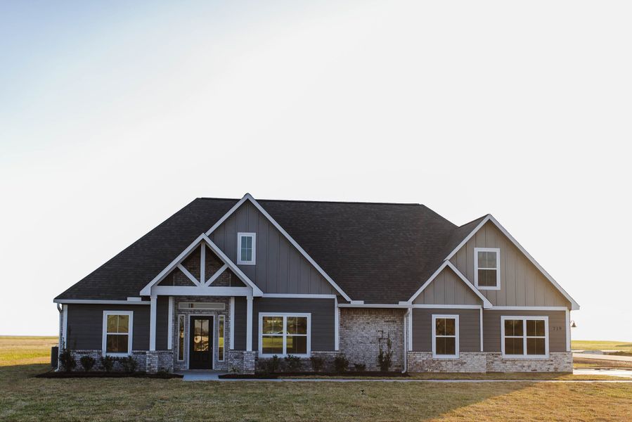 A showcase of a new construction home by Heritage Custom Home, highlighting their design and quality (Image 9).