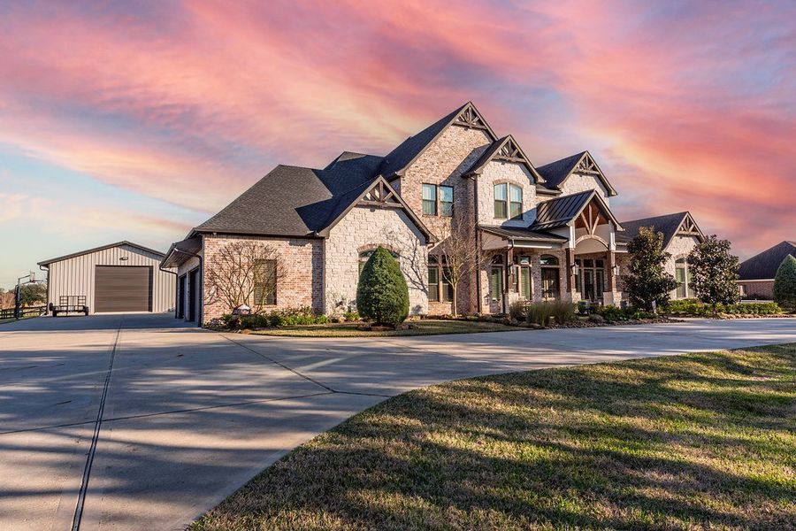 A showcase of a new construction home by Sterling Builders, highlighting their design and quality (Image 5).