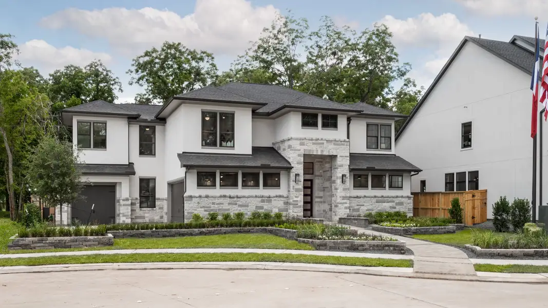 Front exterior of a home in the Sienna 80′ community, located in Missouri City, TX (Image 3).