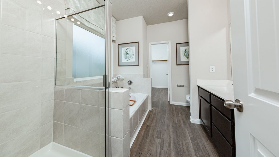 Mackenzie Creek Model Home Primary Bathroom