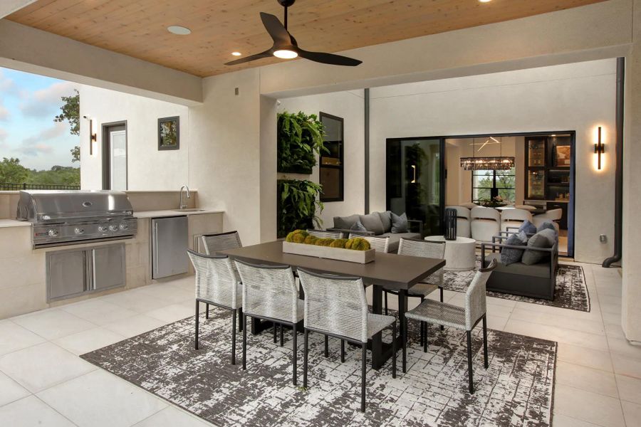 The Lynmar II Outdoor Living Area The Lynmar II Outdoor Living Area