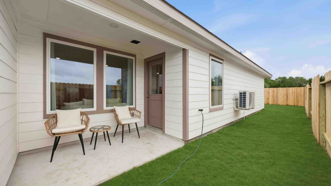 Exterior details of a home in Pineapple Square, Houston (Image 3).