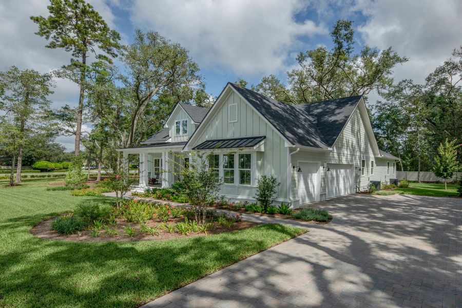 Front exterior of a home in the Fleming Estates community, located in Fleming Island, FL (Image 3).