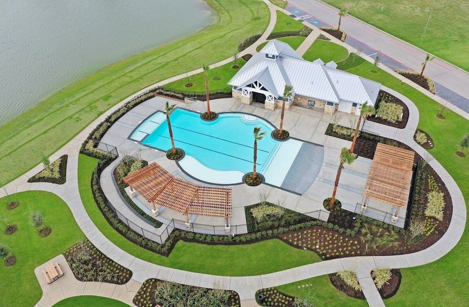 Image 12 of the Bluewater Lakes community in Manvel, TX.