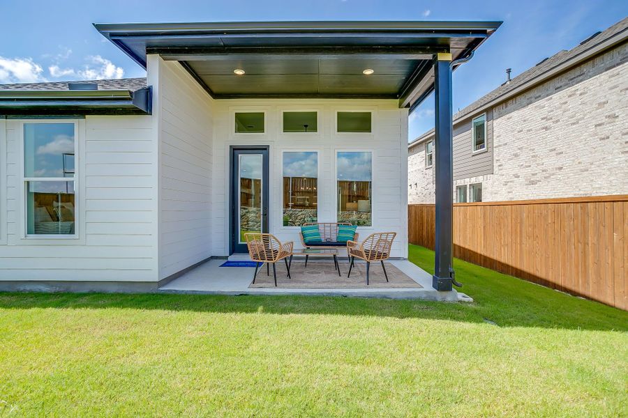 Exterior details of a home in Creekside, Royse City (Image 5).