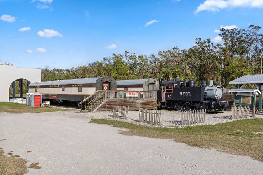 Just 8 minutes to Florida Railroad Museum