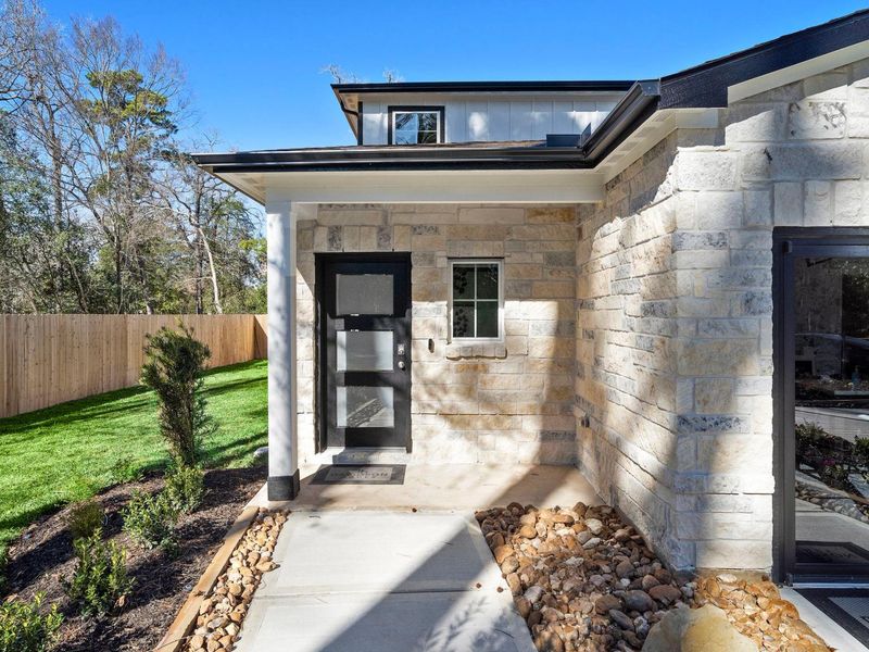 Exterior details of a home in Lakes at Black Oak, Magnolia (Image 5).
