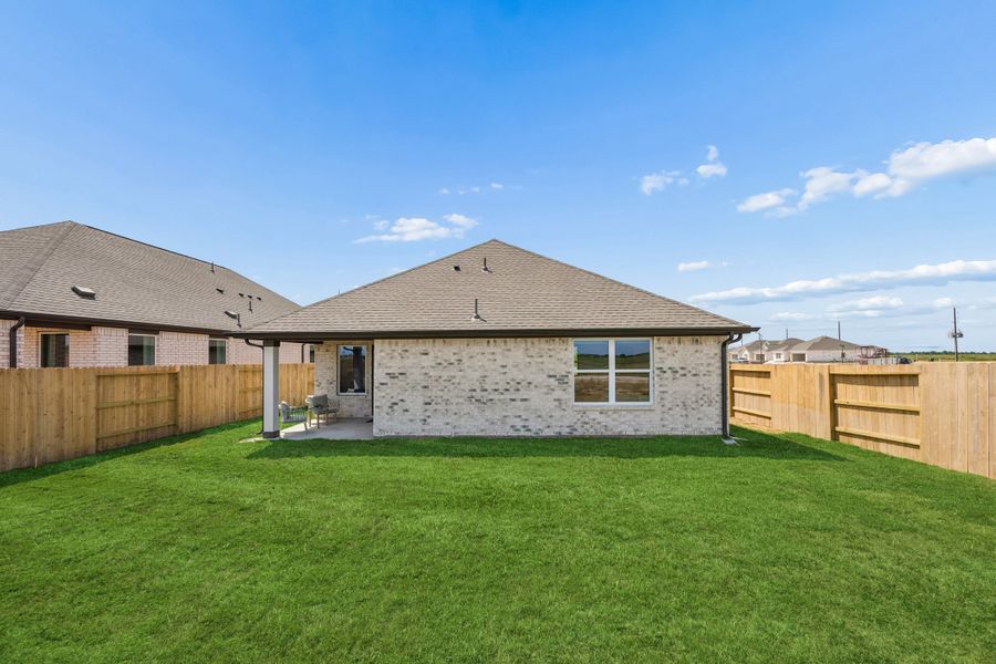 Exterior details of a home in Sofi Lakes, Katy (Image 2).