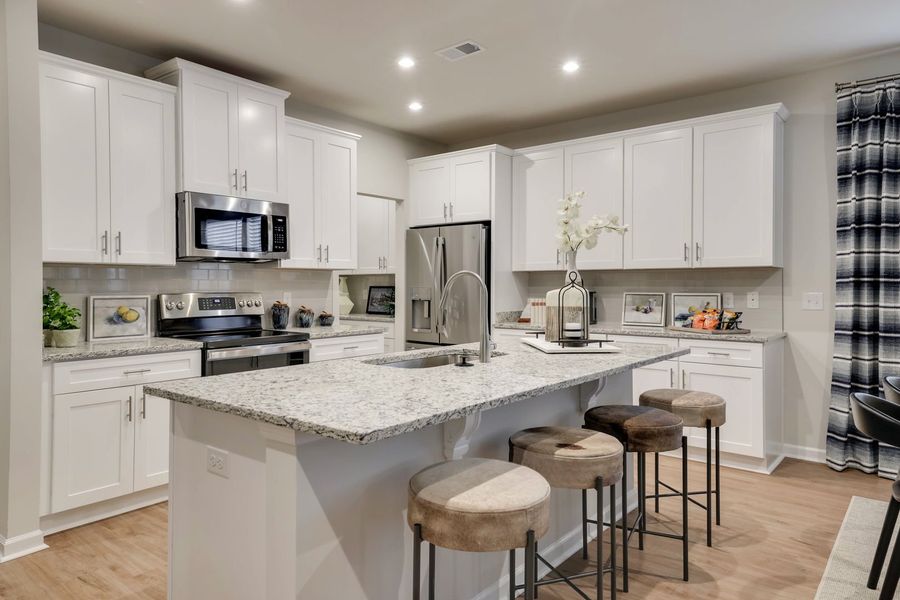 Enjoy Kitchens with Large Islands Enjoy Kitchens with Large Islands