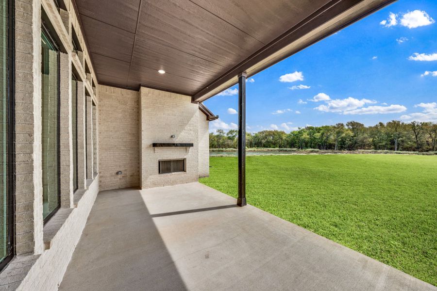 Exterior details of a home in Panther Trail, Van Alstyne (Image 4).