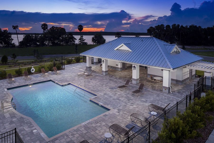 Image 11 of the Hull Island at Oakland community in Oakland, FL.