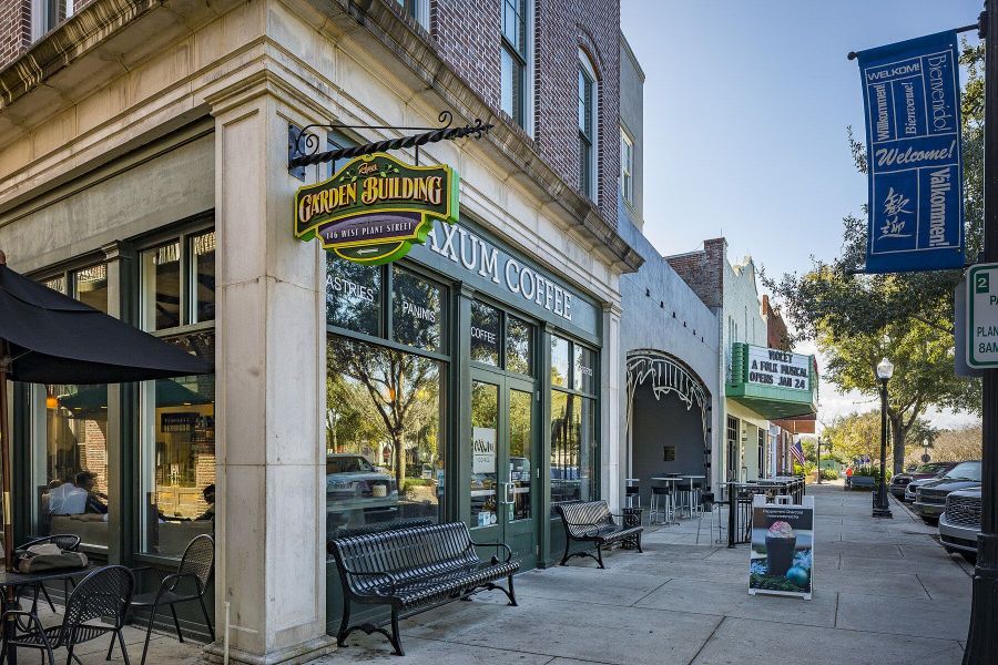 Image 28 of the Hull Island at Oakland community in Oakland, FL.