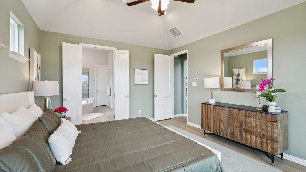 Experience luxury with high ceilings, a calming palette, and chic wooden elements in Hulen Trails. Experience luxury with high ceilings, a calming palette, and chic wooden elements in Hulen Trails.