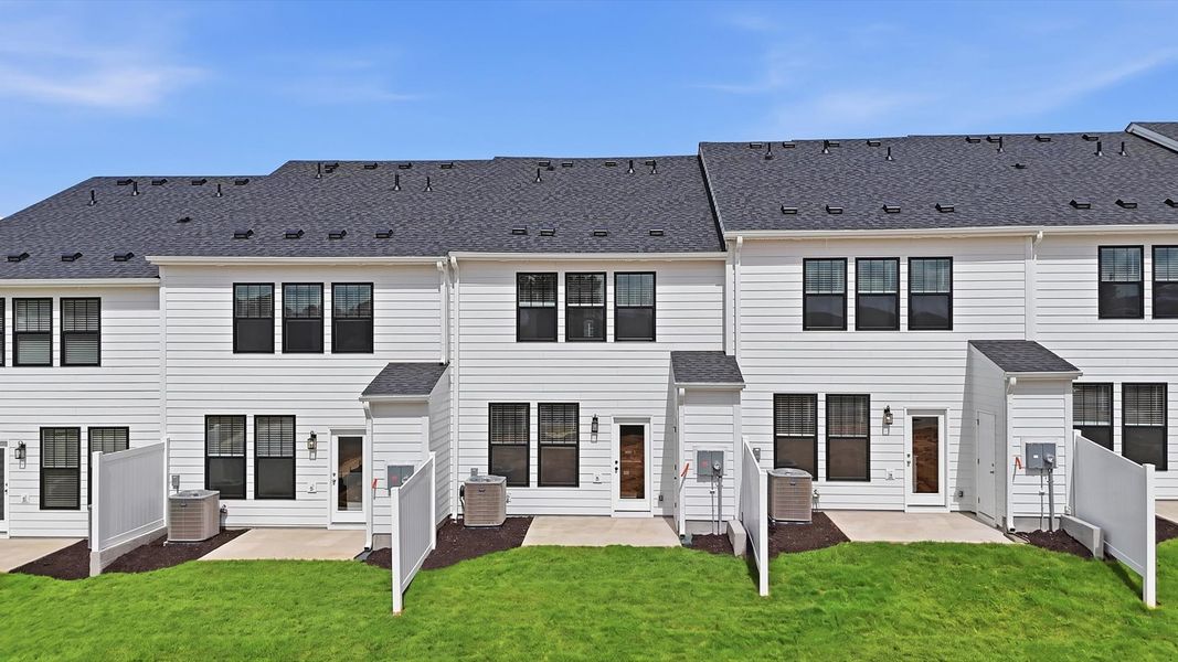 Exterior details of a home in Gresham Station, Simpsonville (Image 3).