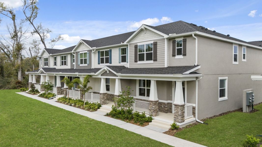 Front exterior of a home in the Hickory Grove community, located in Winter Springs, FL (Image 17).