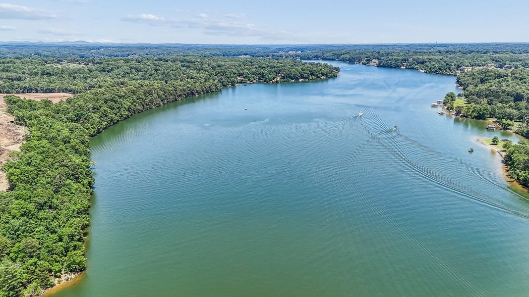 Natural surroundings and green spaces near Esplanade at Lake Hickory in Taylorsville, NC (Image 15).