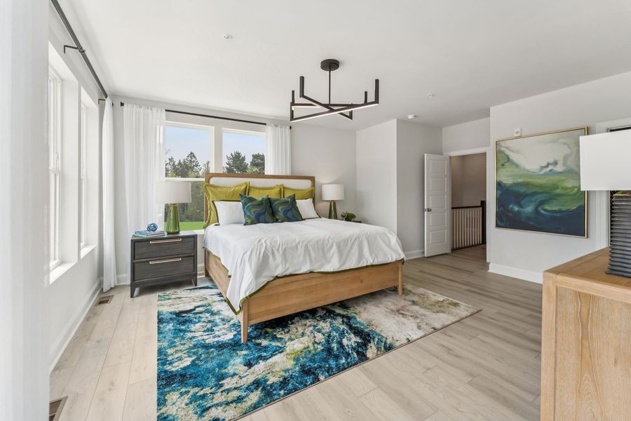 Dual walk-in closets and a spacious en suite Dual walk-in closets and a spacious en suite