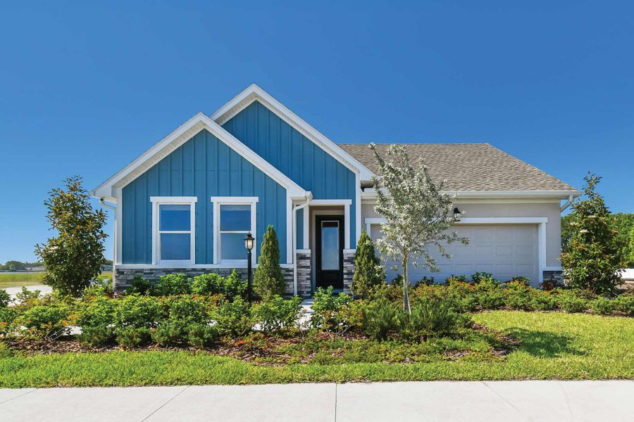 Front exterior of a home in the Southwind – Classic Series community, located in Plant City, FL (Image 4).