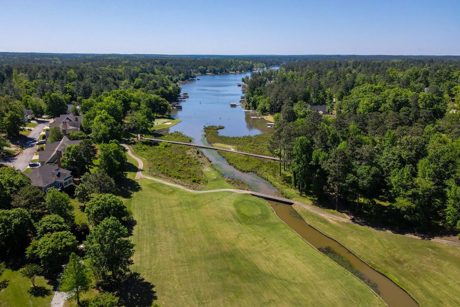 Natural surroundings and green spaces near Club Cottages at Harbor Club in Greensboro, GA (Image 11).