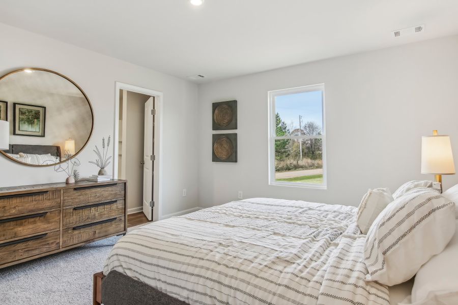 Attached bathroom and walk-in closet in the primary bedroom.